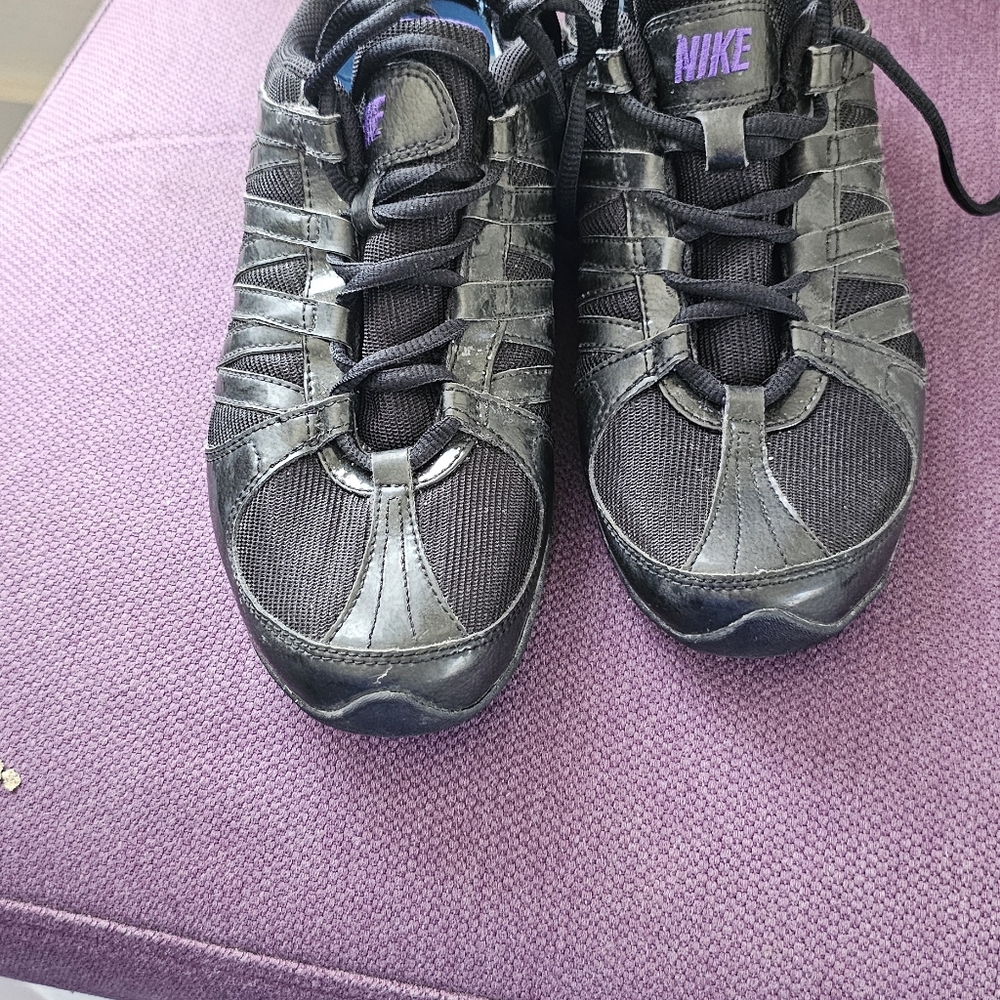 Women's Nike Musique Shoes Black/Purple